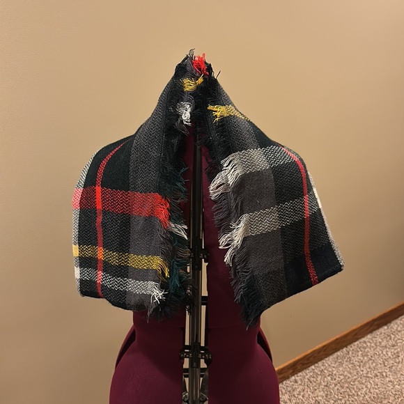 🛷Olivia and Jane🛷Charcoal plaid infinity scarf - Picture 5 of 5